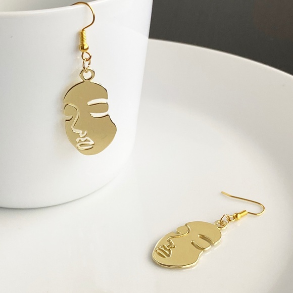 NEW Human Face Earrings in Gold color - Picture 4 of 6